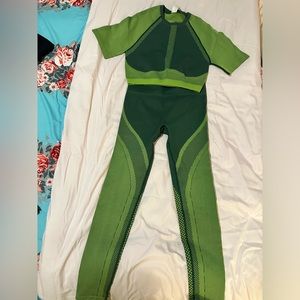 seamless crop top and leggings